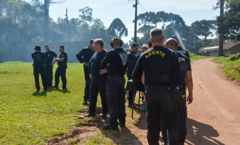 Policiais penais são capacitados para atuar como instrutores de técnicas não letais