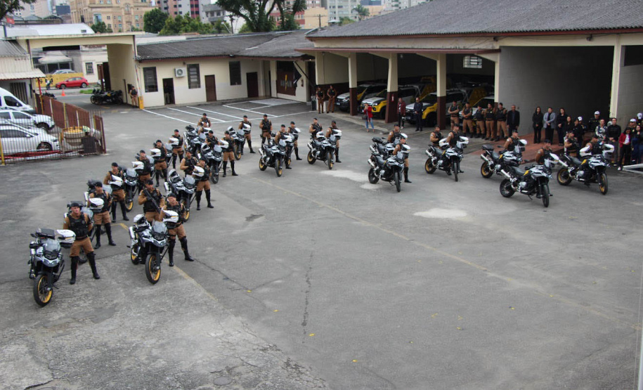 Polícia Militar homenageia autoridades civis e militares nos dois anos de CIROCAM
