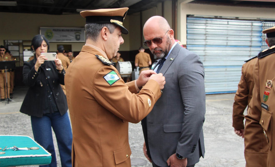 Polícia Militar homenageia autoridades civis e militares nos dois anos de CIROCAM