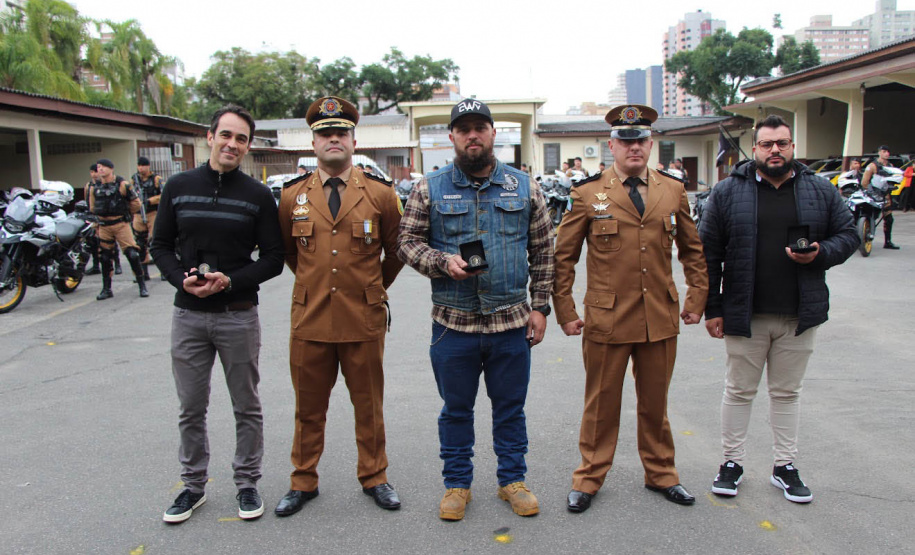 Polícia Militar homenageia autoridades civis e militares nos dois anos de CIROCAM