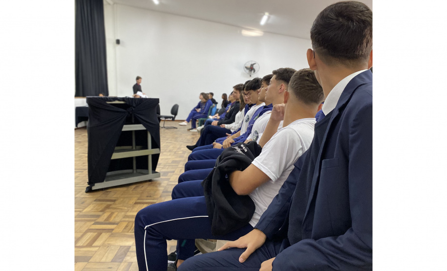 Júri simulado engaja estudantes ao estimular estudo das leis e Direitos Humanos em colégio estadual