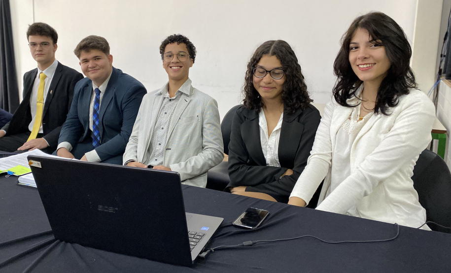 Júri simulado engaja estudantes ao estimular estudo das leis e Direitos Humanos em colégio estadual