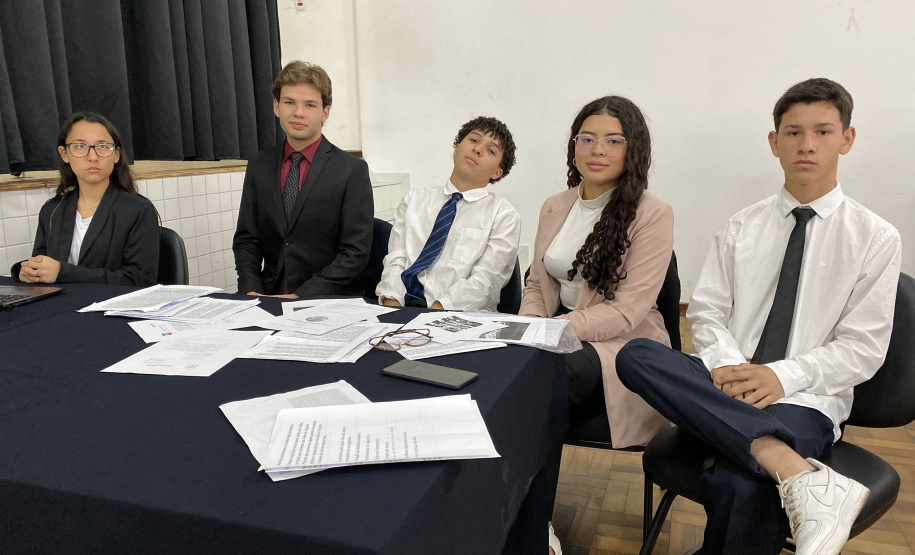 Júri simulado engaja estudantes ao estimular estudo das leis e Direitos Humanos em colégio estadual