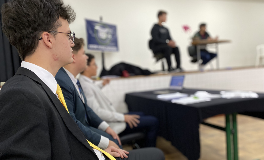 Júri simulado engaja estudantes ao estimular estudo das leis e Direitos Humanos em colégio estadual