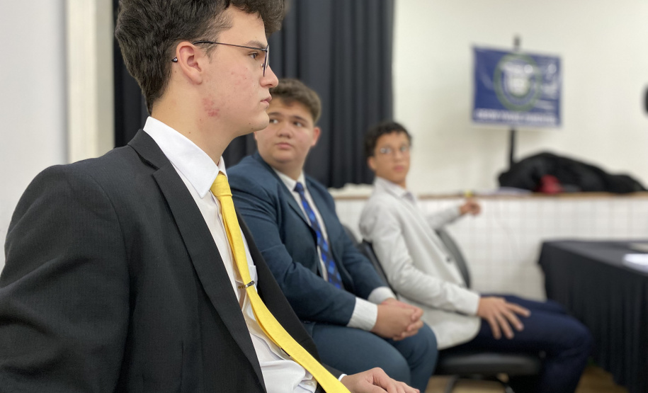Júri simulado engaja estudantes ao estimular estudo das leis e Direitos Humanos em colégio estadual