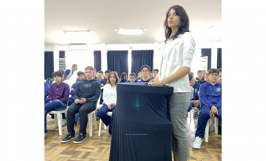 Júri simulado engaja estudantes ao estimular estudo das leis e Direitos Humanos em colégio estadual