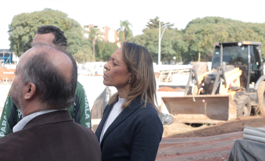 Flávia Arantes do Nascimento, que é uma das filhas de Pelé, visitou nesta sexta-feira (12) as obras de construção das pistas de skate anexas ao Ginásio do Tarumã, em Curitiba.