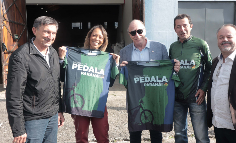 Flávia Arantes do Nascimento, que é uma das filhas de Pelé, visitou nesta sexta-feira (12) as obras de construção das pistas de skate anexas ao Ginásio do Tarumã, em Curitiba.