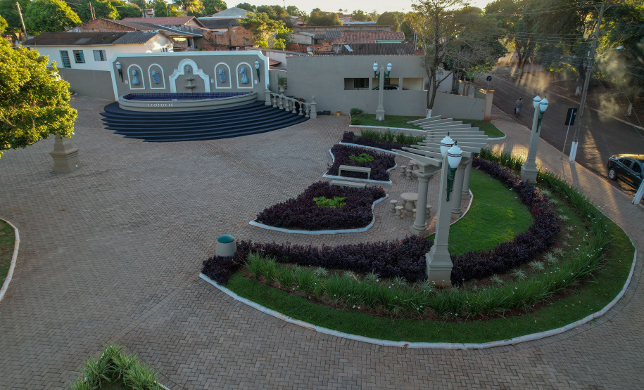 Desde que foi reformada, ampliada e entregue, em outubro do ano passado, a Praça Antônio Geraldo Mendes tornou-se ponto de encontro para os moradores de Leópolis, município de 4.145 habitantes no Norte do Paraná.