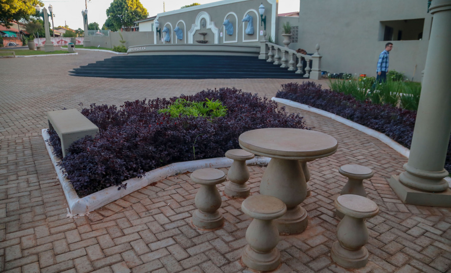Desde que foi reformada, ampliada e entregue, em outubro do ano passado, a Praça Antônio Geraldo Mendes tornou-se ponto de encontro para os moradores de Leópolis, município de 4.145 habitantes no Norte do Paraná.