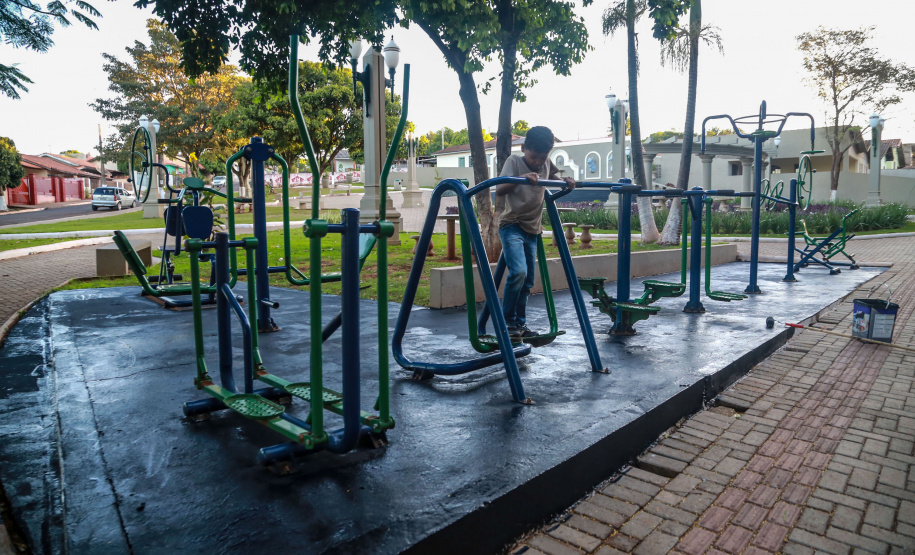 Desde que foi reformada, ampliada e entregue, em outubro do ano passado, a Praça Antônio Geraldo Mendes tornou-se ponto de encontro para os moradores de Leópolis, município de 4.145 habitantes no Norte do Paraná.
