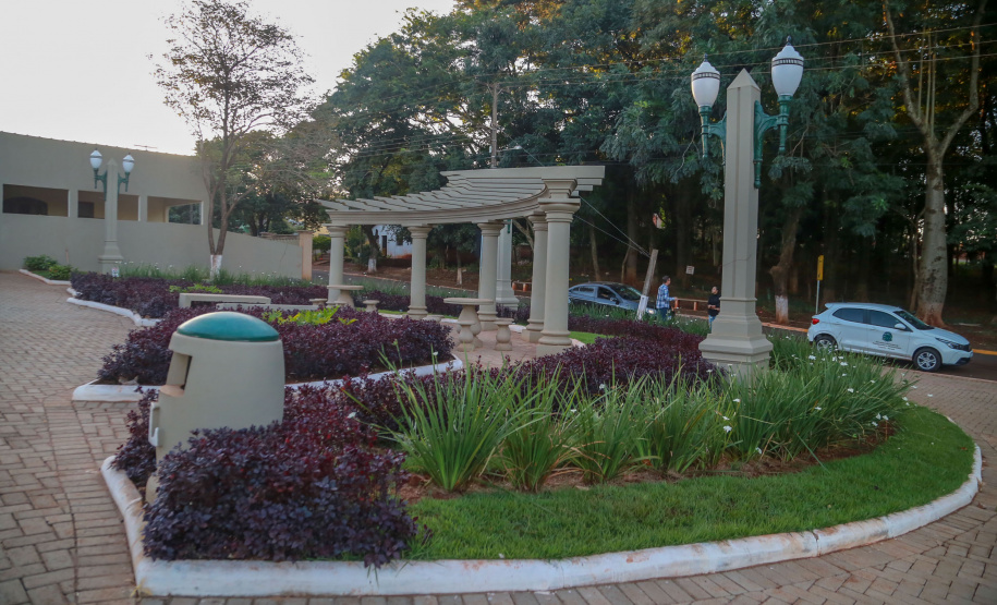 Desde que foi reformada, ampliada e entregue, em outubro do ano passado, a Praça Antônio Geraldo Mendes tornou-se ponto de encontro para os moradores de Leópolis, município de 4.145 habitantes no Norte do Paraná.