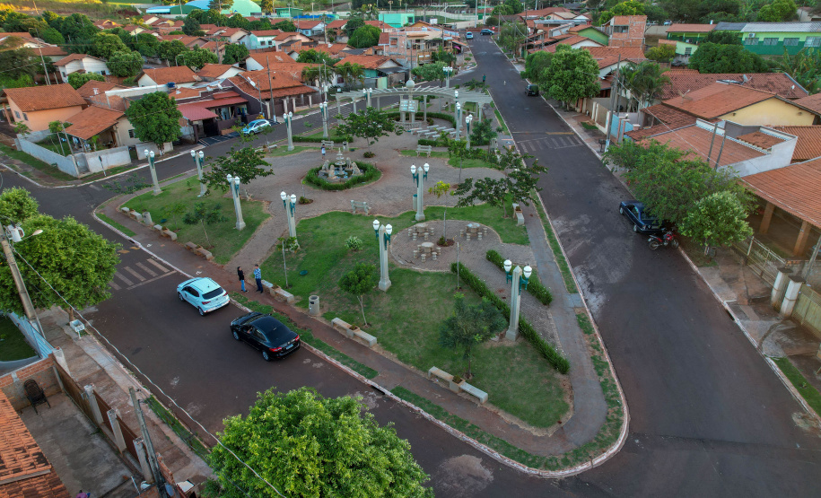 Desde que foi reformada, ampliada e entregue, em outubro do ano passado, a Praça Antônio Geraldo Mendes tornou-se ponto de encontro para os moradores de Leópolis, município de 4.145 habitantes no Norte do Paraná.