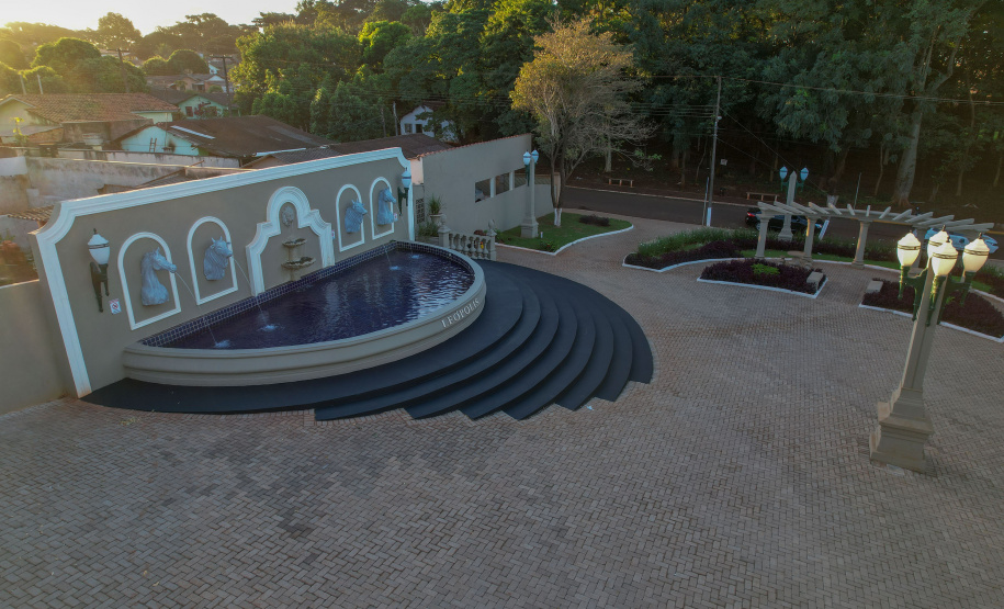 Desde que foi reformada, ampliada e entregue, em outubro do ano passado, a Praça Antônio Geraldo Mendes tornou-se ponto de encontro para os moradores de Leópolis, município de 4.145 habitantes no Norte do Paraná.