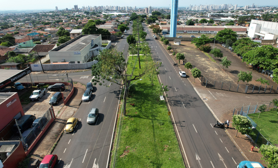 Prefeitura de Londrina, da Região Norte, recebeu do Governo do Paraná, via Secretaria das Cidades (Secid), um total de R$5.494.944,96 para melhorias em praça pública com a implantação de equipamentos esportivos; e para a preservação de fundo de vale. Os recursos foram autorizados na última semana, com a entrega dos Editais que autorizam o início do processo de licitação para a execução das obras.