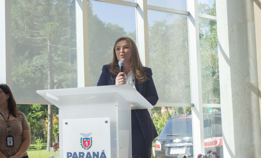 Prefeitas, vice-prefeitas, vereadoras, secretárias municipais e primeiras-damas de todo o Paraná se reuniram nesta terça-feira (5), no Palácio Iguaçu, para o encontro “Mulheres em movimento – rompendo barreiras e transformando a política”, que busca incentivar a participação de mulheres na política e em cargos de decisão.