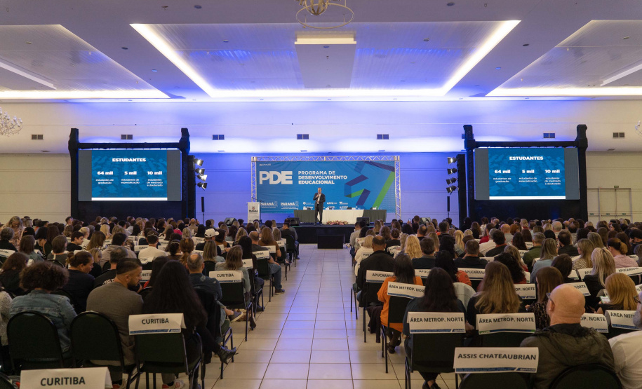 Aula inaugural em Foz do Iguaçu marca início do PDE para dois mil professores da rede estadual