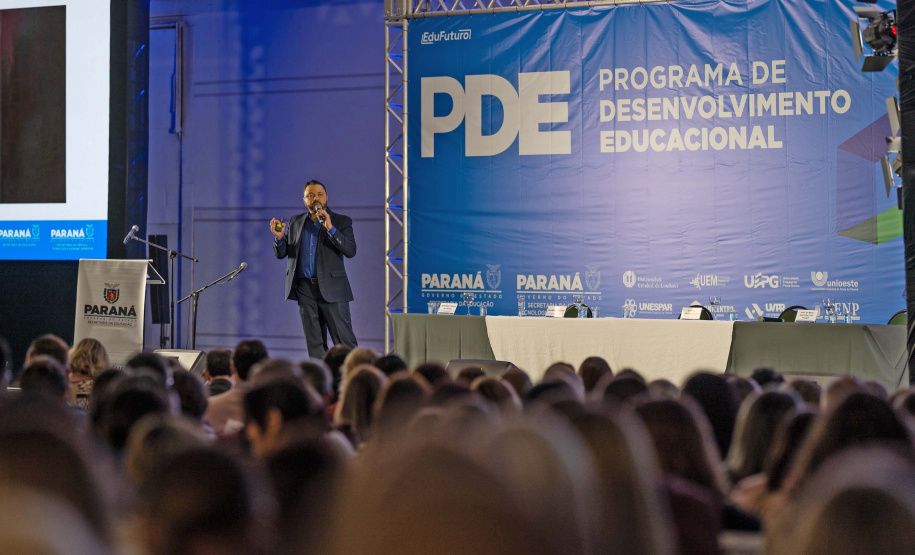 Aula inaugural em Foz do Iguaçu marca início do PDE para dois mil professores da rede estadual