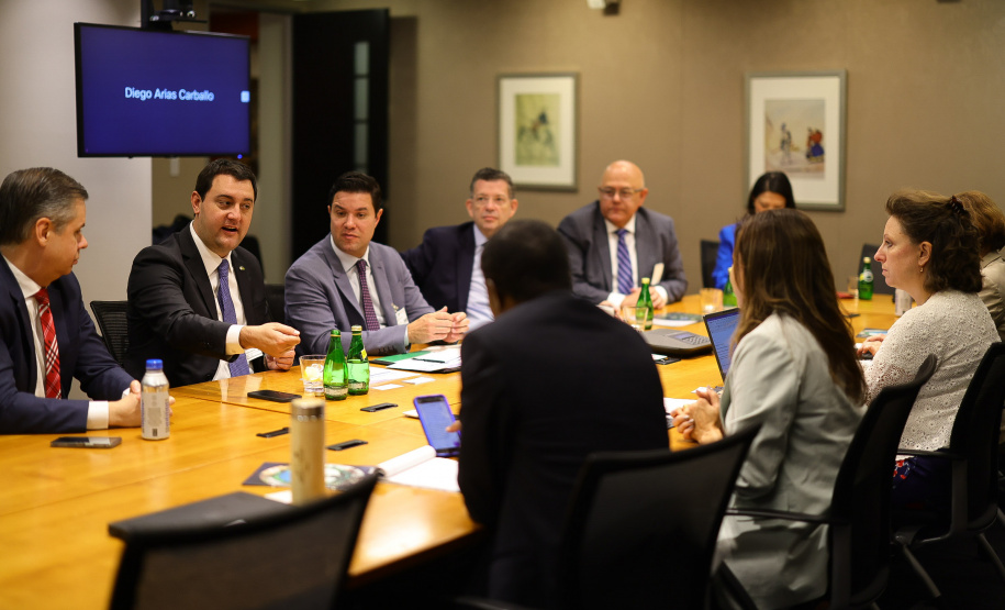 O governador Carlos Massa Ratinho Junior se reuniu nesta sexta-feira (12) com representantes do Banco Mundial nos Estados Unidos -12 05-2023