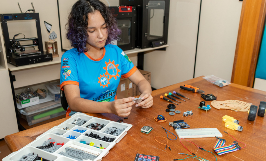 Alunos de Robótica se destacam na primeira Prova Paraná de 2023, com quase 70% de acertos no ensino médio