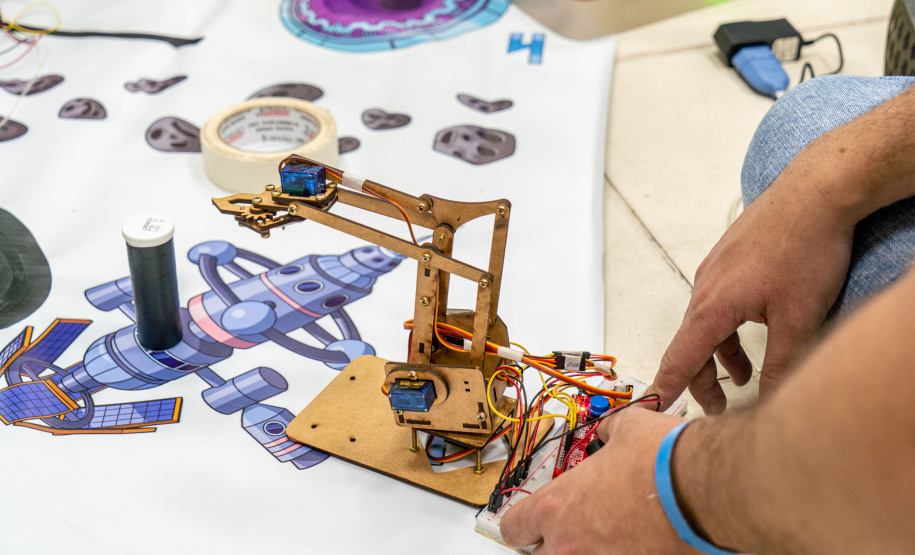 Alunos de Robótica se destacam na primeira Prova Paraná de 2023, com quase 70% de acertos no ensino médio