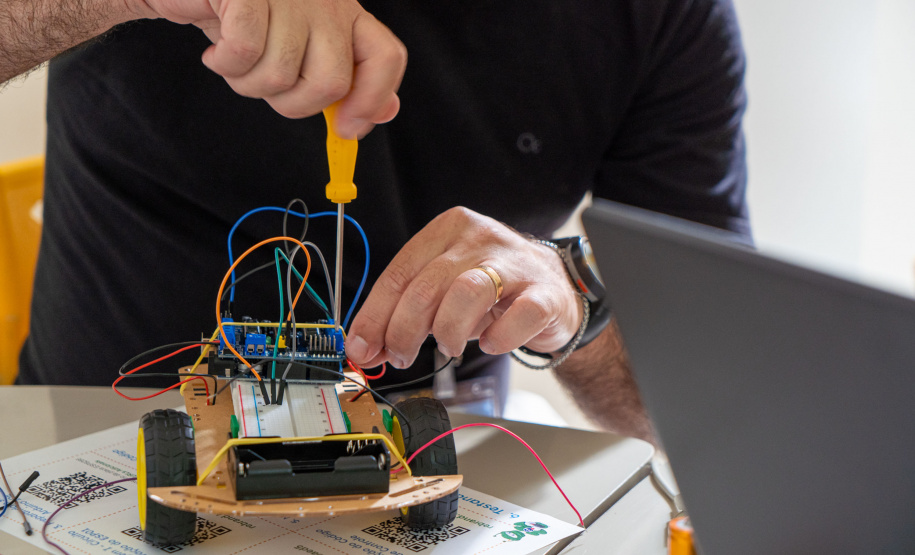 Alunos de Robótica se destacam na primeira Prova Paraná de 2023, com quase 70% de acertos no ensino médio