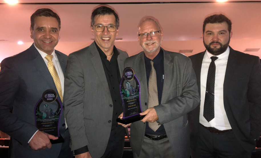 Municípios do Paraná recebem prêmio em congresso voltado para “cidades inteligentes”