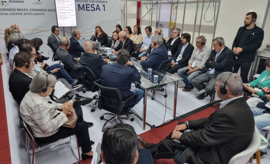 Municípios do Paraná recebem prêmio em congresso voltado para “cidades inteligentes”