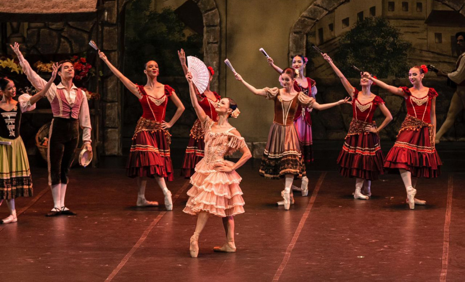 Com mais de 50 bailarinos e Ana Botafogo como ensaiadora, “Dom Quixote” se apresenta no Guairão