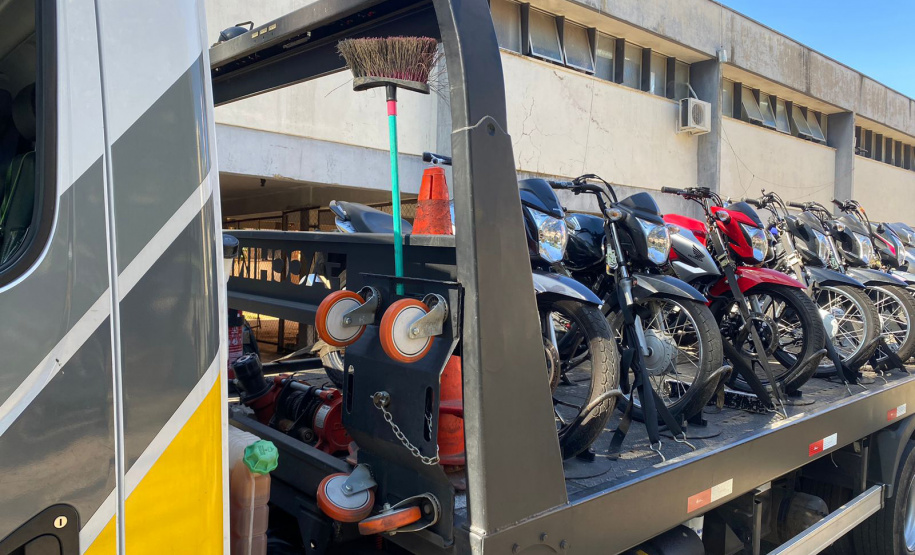 Polícia Militar prende quatro pessoas e apreende 20 motocicletas durante abordagem em Curitiba