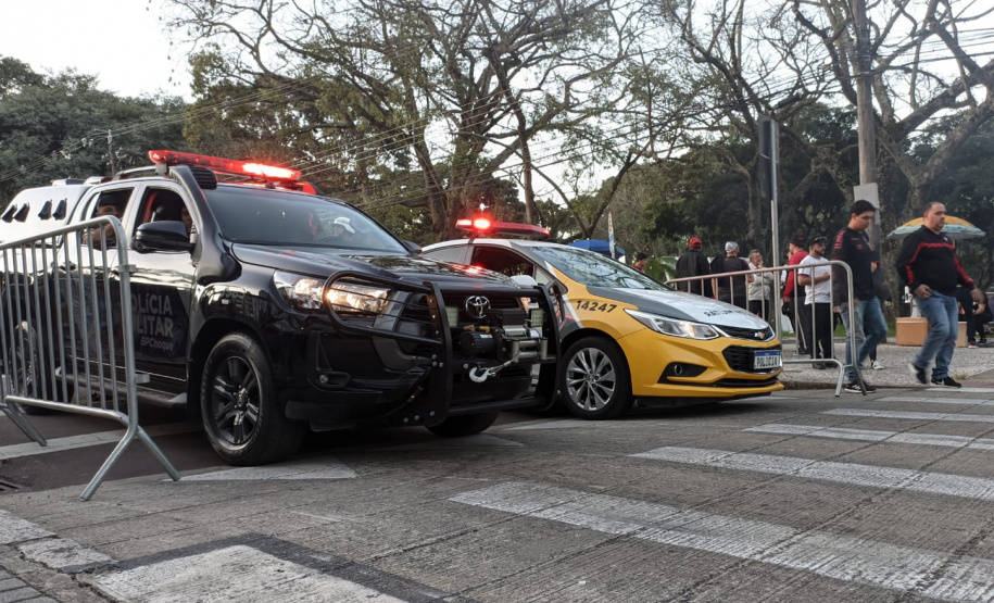 Policiamento reforçado garante segurança durante jogo de futebol em Curitiba