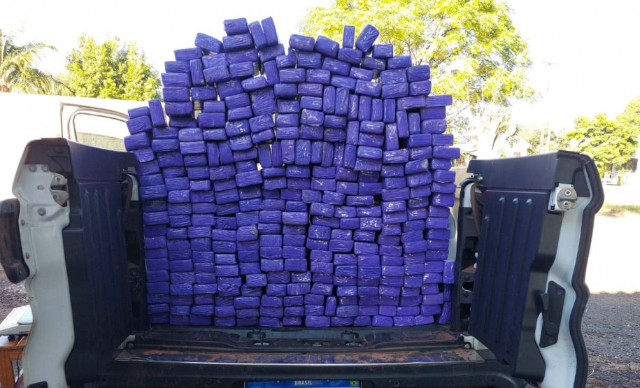 Polícia Militar apreende 186 quilos de drogas em veículo na PR-480