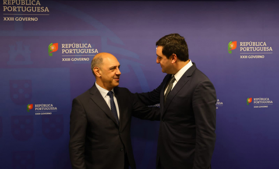 O governador Carlos Massa Ratinho Junior se encontrou nesta terça-feira (16) com o ministro da Saúde de Portugal, Manuel Pizarro. O governador conheceu as plataformas tecnológicas desenvolvidas pelo governo português para otimizar o atendimento em saúde, principalmente na rede hospitalar e de medicação - Lisboa, 16/05/2023