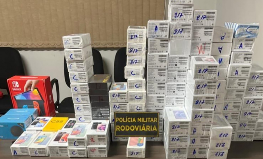 Polícia Militar apreende mais de 1,6 mil cigarros eletrônicos e centenas de produtos durante fiscalização em Bandeirantes