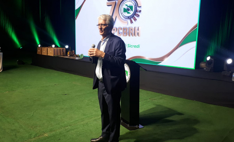 Genética do gado paranaense e qualidade do leite são destaque em aniversário de associação