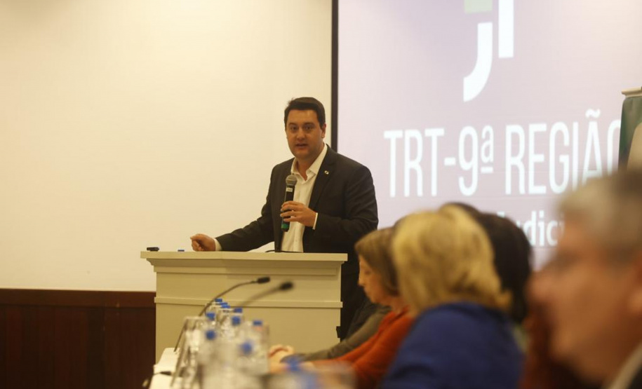 O governador Carlos Massa Ratinho Junior participou de um seminário sobre combate ao trabalho infantil nesta quarta-feira (31), em Foz do Iguaçu.
