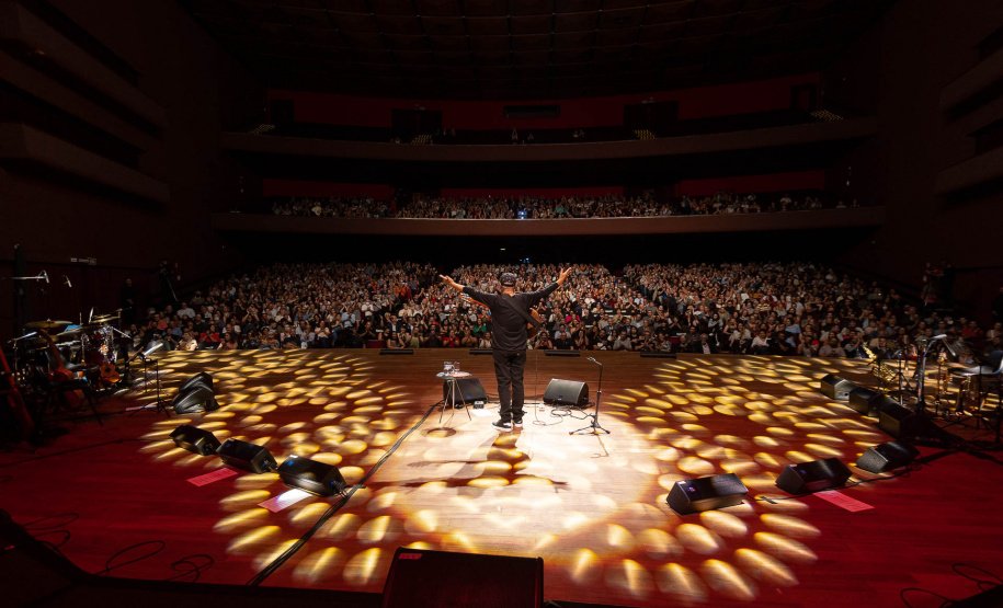 Ponta Grossa recebe turnê de João Bosco e Coral Sanepar
