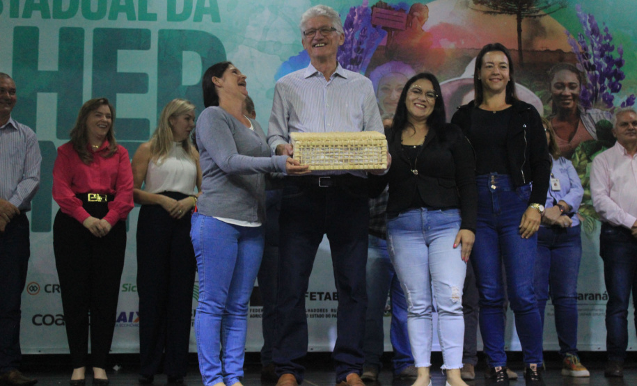 Em encontro de mulheres rurais, Estado apresenta ações voltadas às famílias do campo