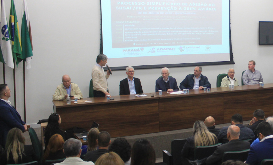 Em Curitiba, fórum debate comercialização da agroindústria e prevenção da influenza aviária