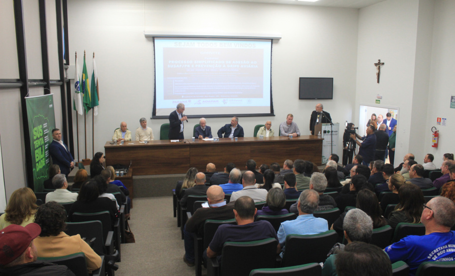 Em Curitiba, fórum debate comercialização da agroindústria e prevenção da influenza aviária