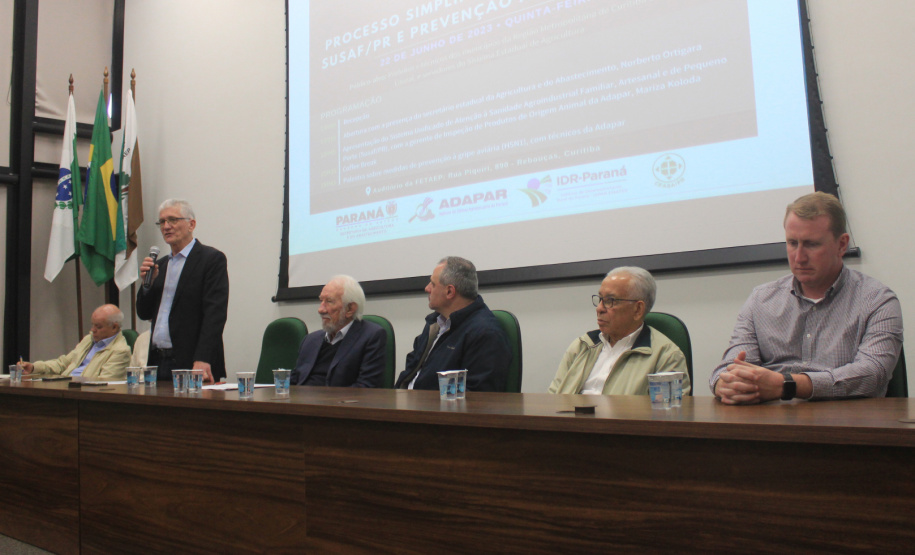 Em Curitiba, fórum debate comercialização da agroindústria e prevenção da influenza aviária