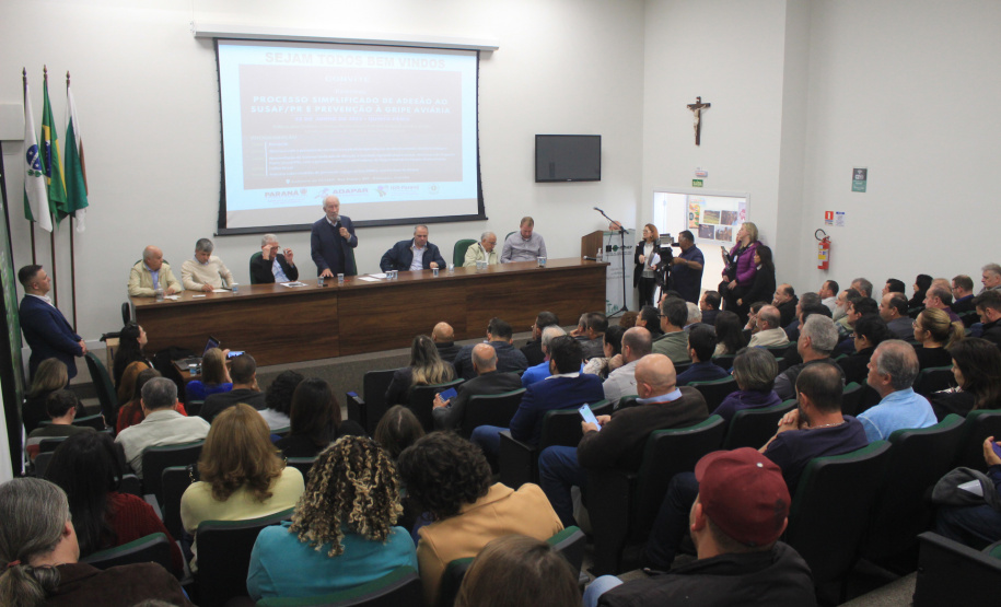 Em Curitiba, fórum debate comercialização da agroindústria e prevenção da influenza aviária