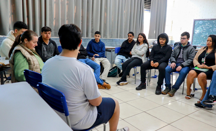 Colégio Helena Kolody, em Cambé, promove acolhida aos estudantes na retomada das aulas