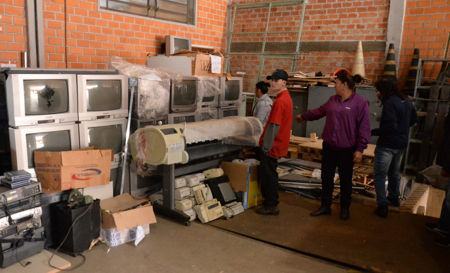 Instituições assistenciais recebem doações de bens inservíveis do Detran-PR