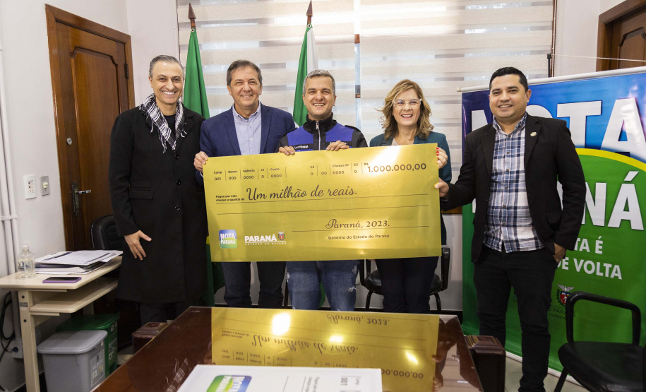 Mecânico de Foz do Iguaçu recebe prêmio de R$ 1 milhão do Nota Paraná