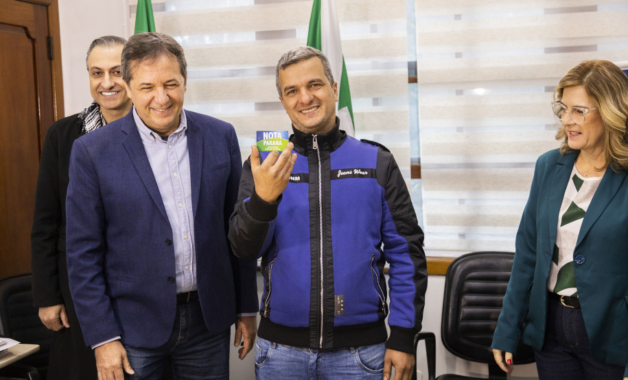 Mecânico de Foz do Iguaçu recebe prêmio de R$ 1 milhão do Nota Paraná