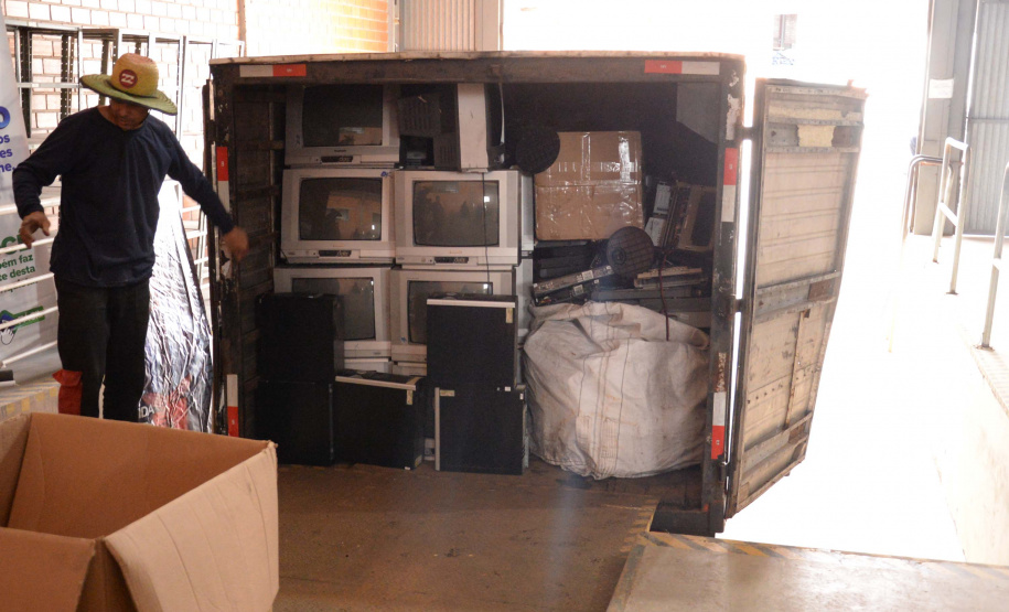 Instituições assistenciais recebem doações de bens inservíveis do Detran-PR