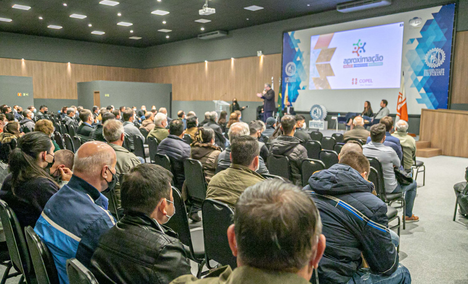 Profissionais responsáveis por planejamento e execução de projetos elétricos participam de encontro com a Copel