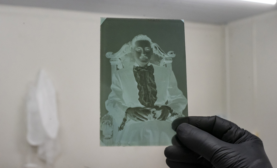 Museu da Imagem e do Som do Paraná resgata e cataloga acervo do extinto estúdio Foto Brasil