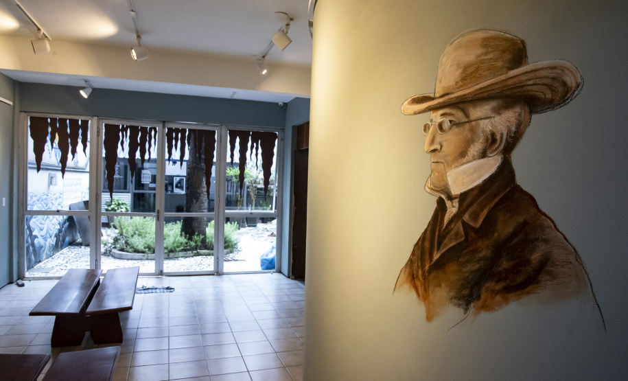 Exposição temática no Museu Casa Alfredo Andersen promove experiência imersiva no mundo das cavernas